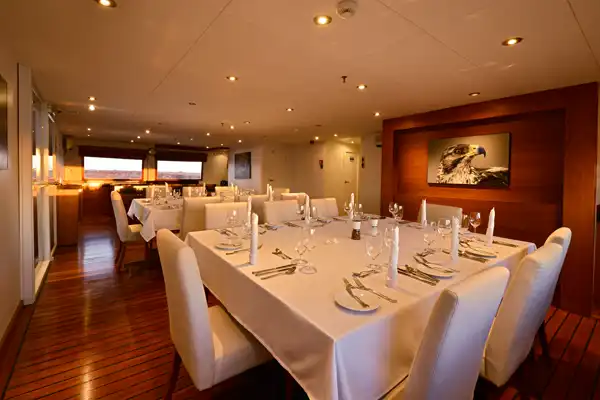 CELEBRITY XPLORATION dining small
