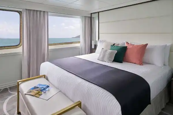 NATIONAL GEOGRAPHIC ISLANDER II Islander Suite Bridge Deck cabin IS NATIONAL GEOGRAPHIC ISLANDER II Islander Suite Bridge Deck cabin IS
