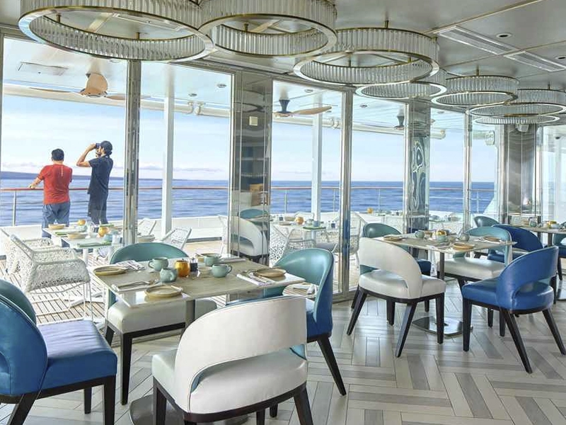 NATIONAL-GEOGRAPHIC-ISLANDER-II-dining-generic-image