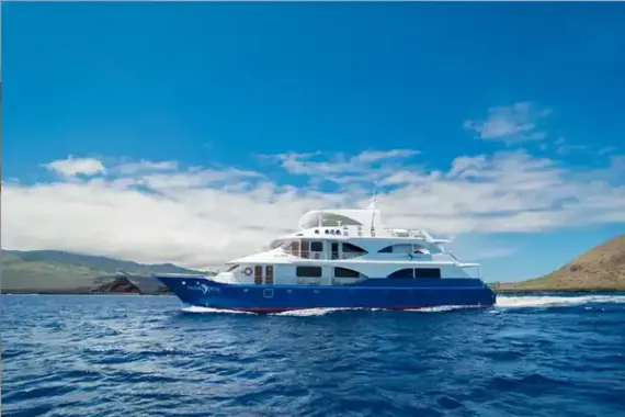 OCEAN SPRAY side view cruising
