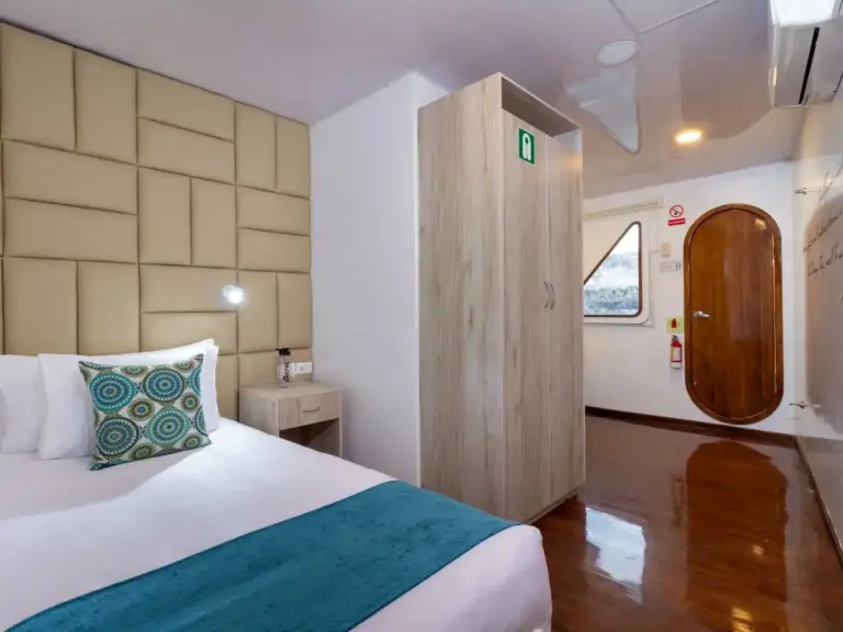 PETREL Single cabin entrance area