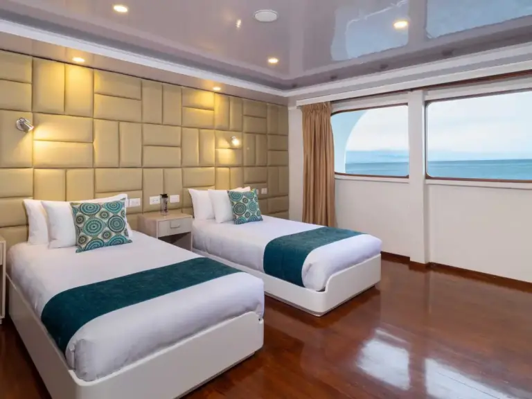 PETREL twin beds window view ocean