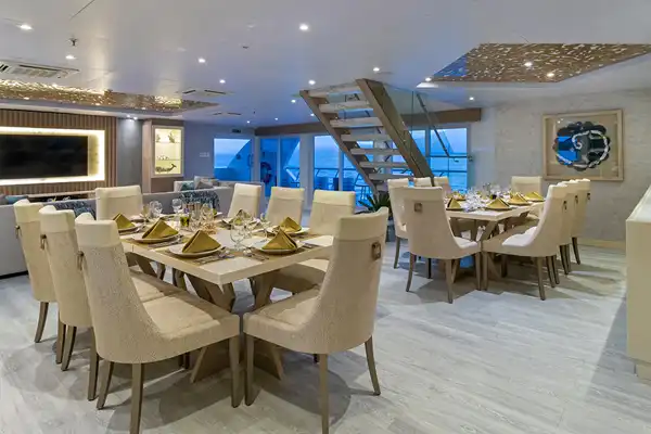 ELITE Golden Galapagos dining area
