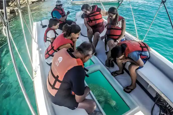 GALAPAGOS LEGEND glass bottom boat