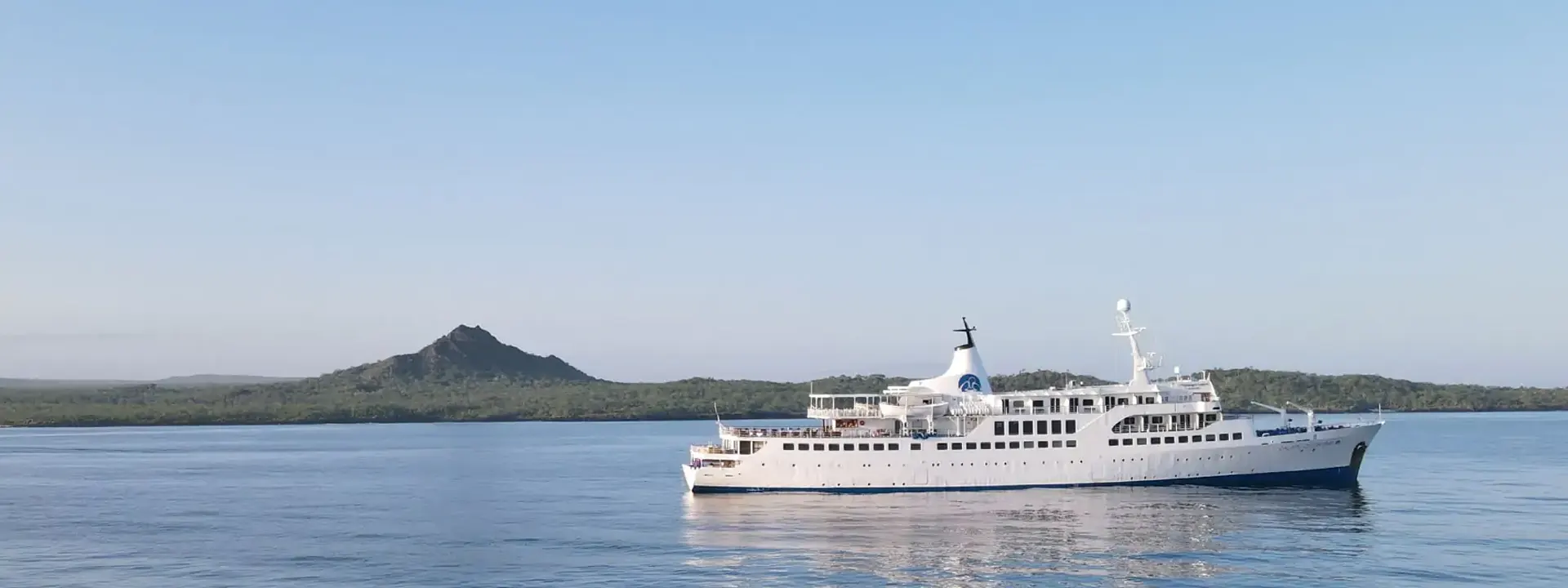 GALAPGOS-LEGEND-onboard services ship-slider