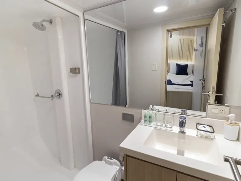 GALAXY-ORION-bathroom-image