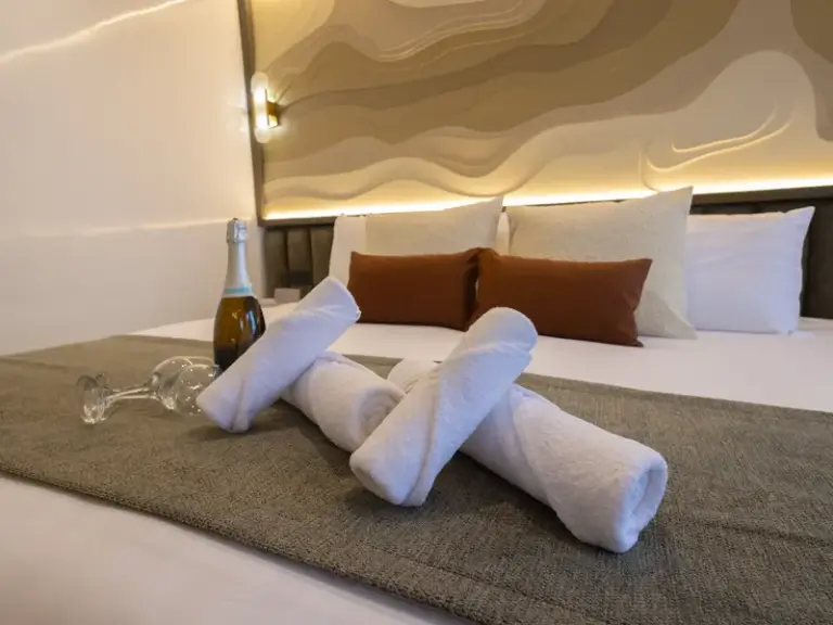 GALAXY-SIRIUS-matrimonial-cabin-bed