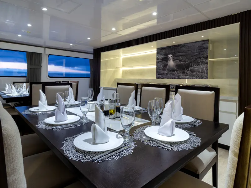 GALAXY-YACHT-dates-image