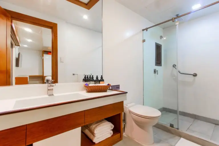 INFINITY YACHT standard double bathroom