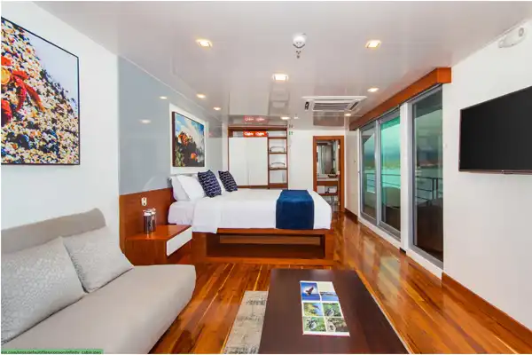 INFINITY YACHT suite side view