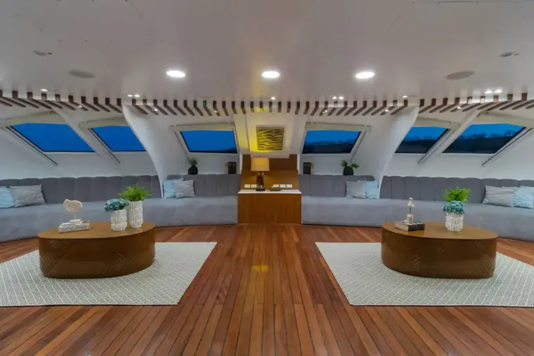 OCEAN SPRAY inside lounge