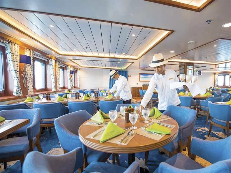 NATIONAL-GEOGRAPHIC-ENDEAVOUR-dining-services