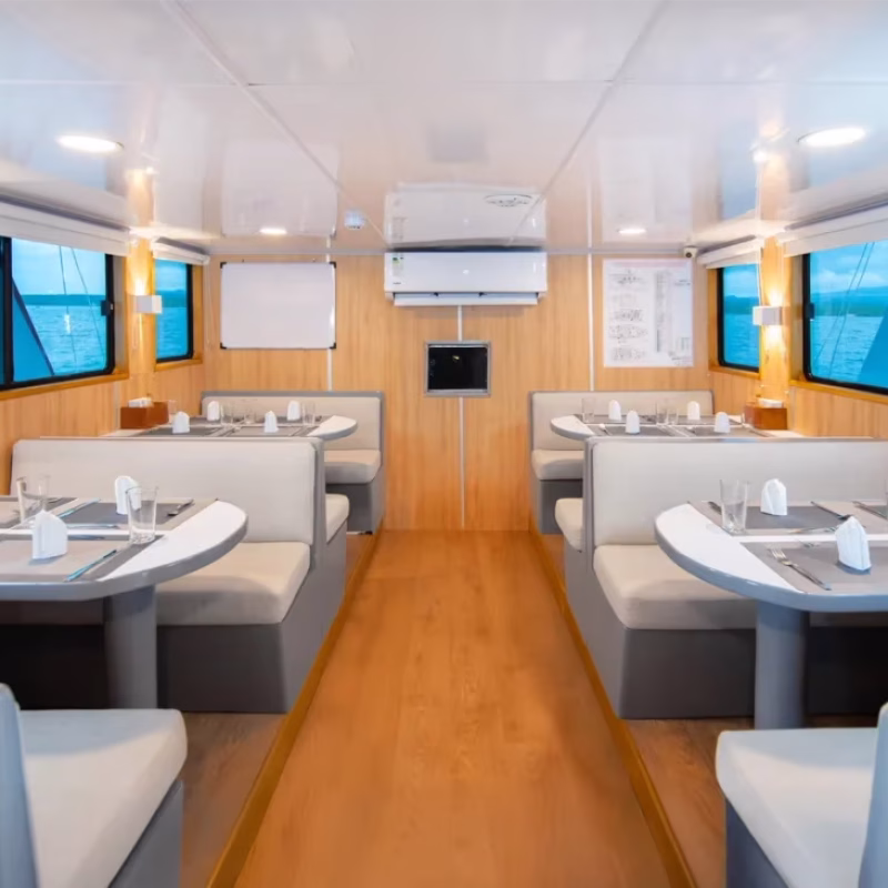 Aqua_maindeck_diningarea-1024x731