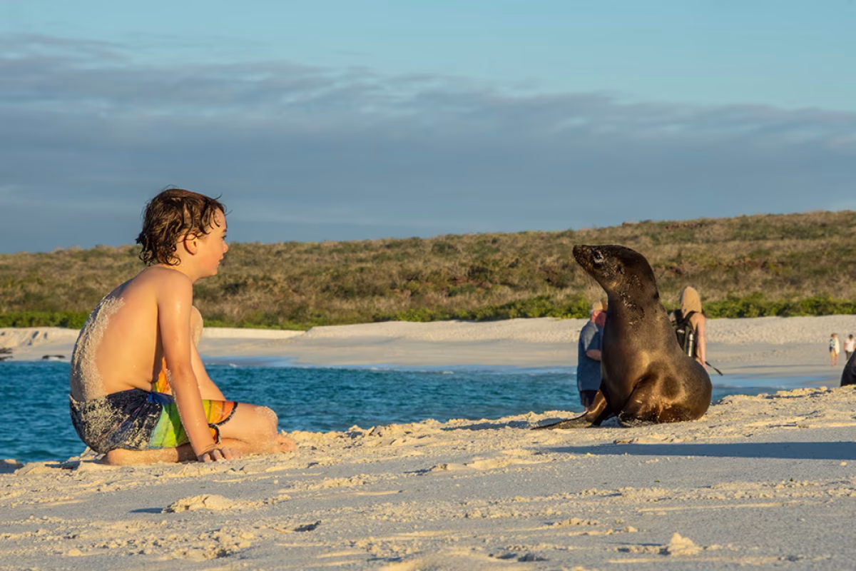 FIRST-TIME-GALAPAGOS-GOERS-RECOMMENDATIONS-Bahia Gardner - Española (9)