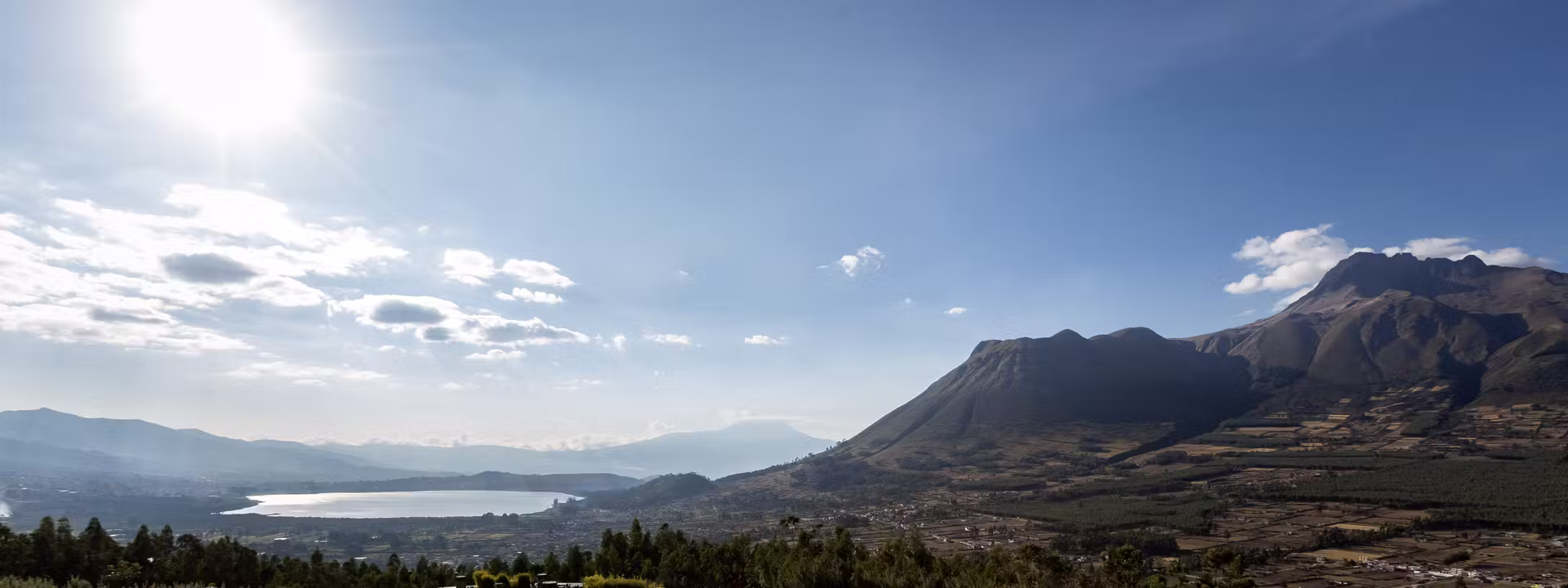 GALAPAGOS TOURS Mountain landscape slider