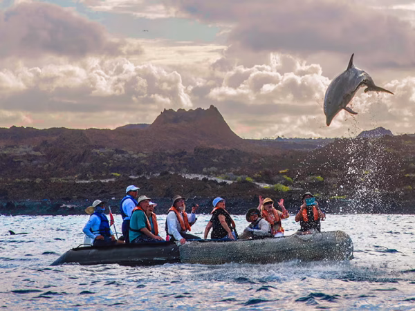Yacht-Isabela-II-Panga-Ride-Cold-Season-Galapagos-Islands