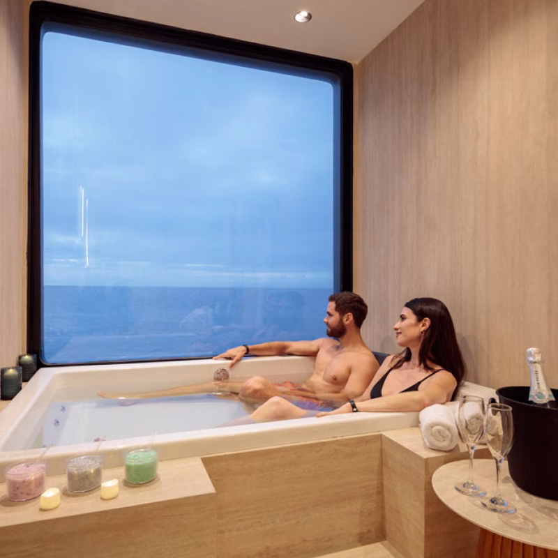Life-On-Board-Jacuzzi-3-Hermes-Galapagos-Mega-Catamaran