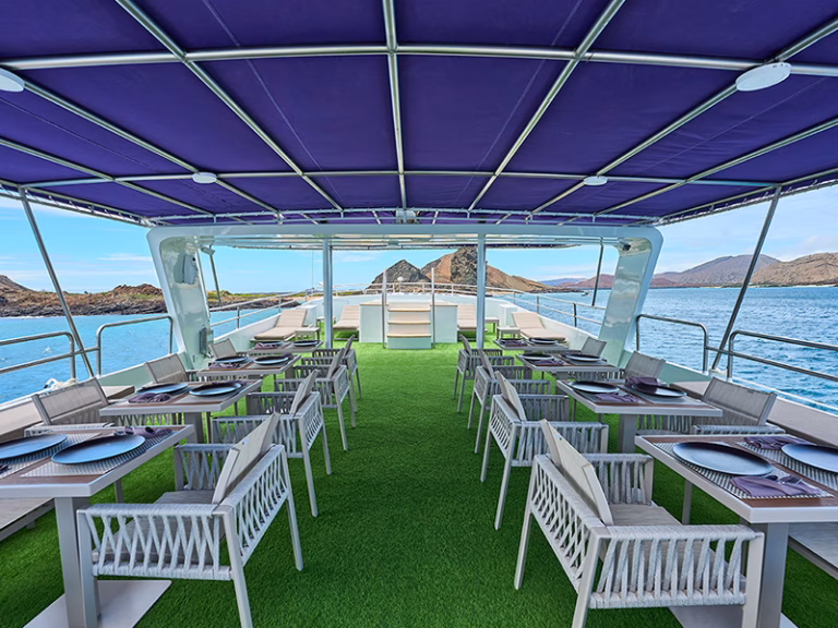Monserrat-Yacht-Galapagos-Al Fresco Dining-4